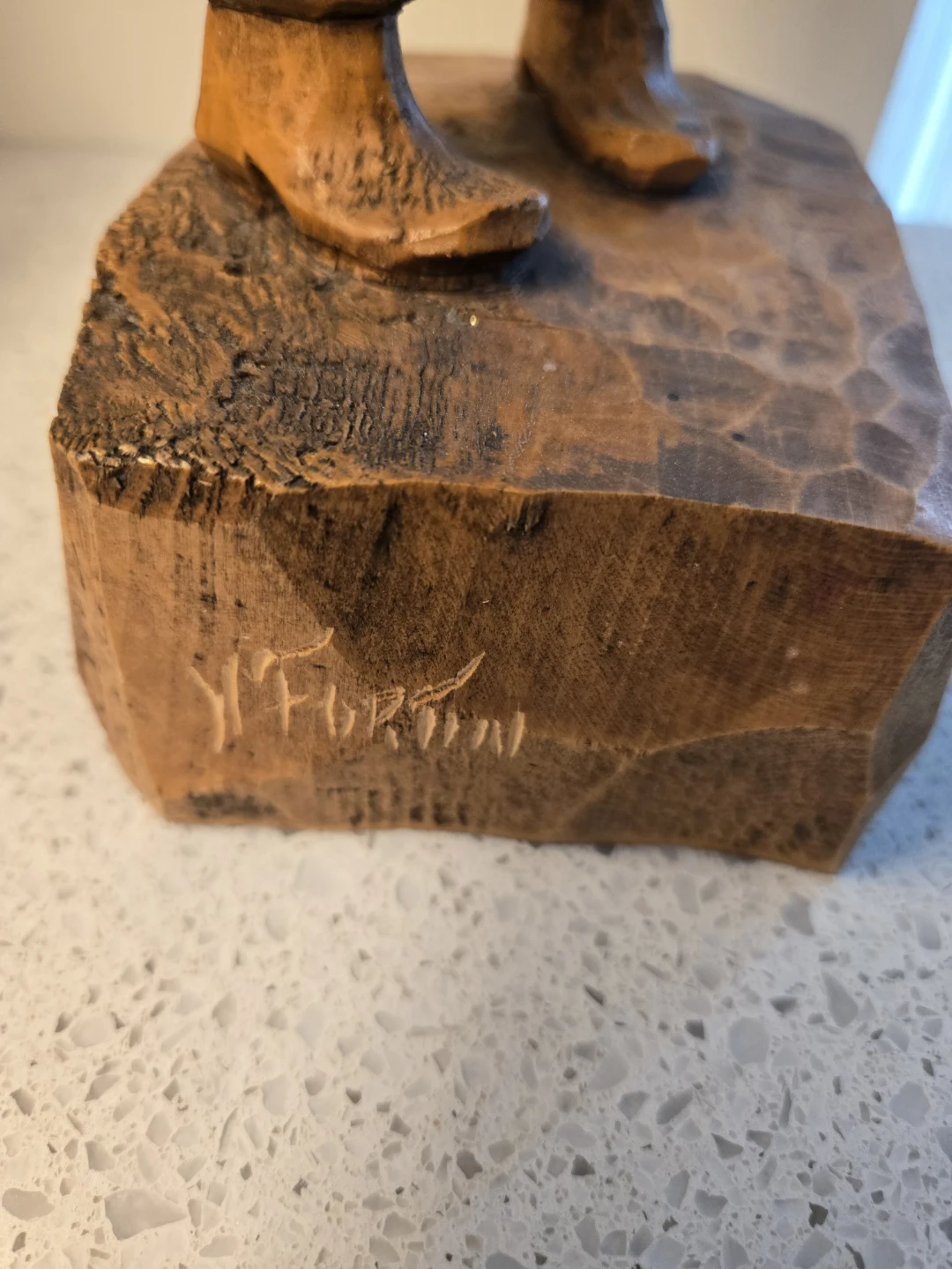 Hand-Carved Wooden Figurine of a Violinist - photo 3