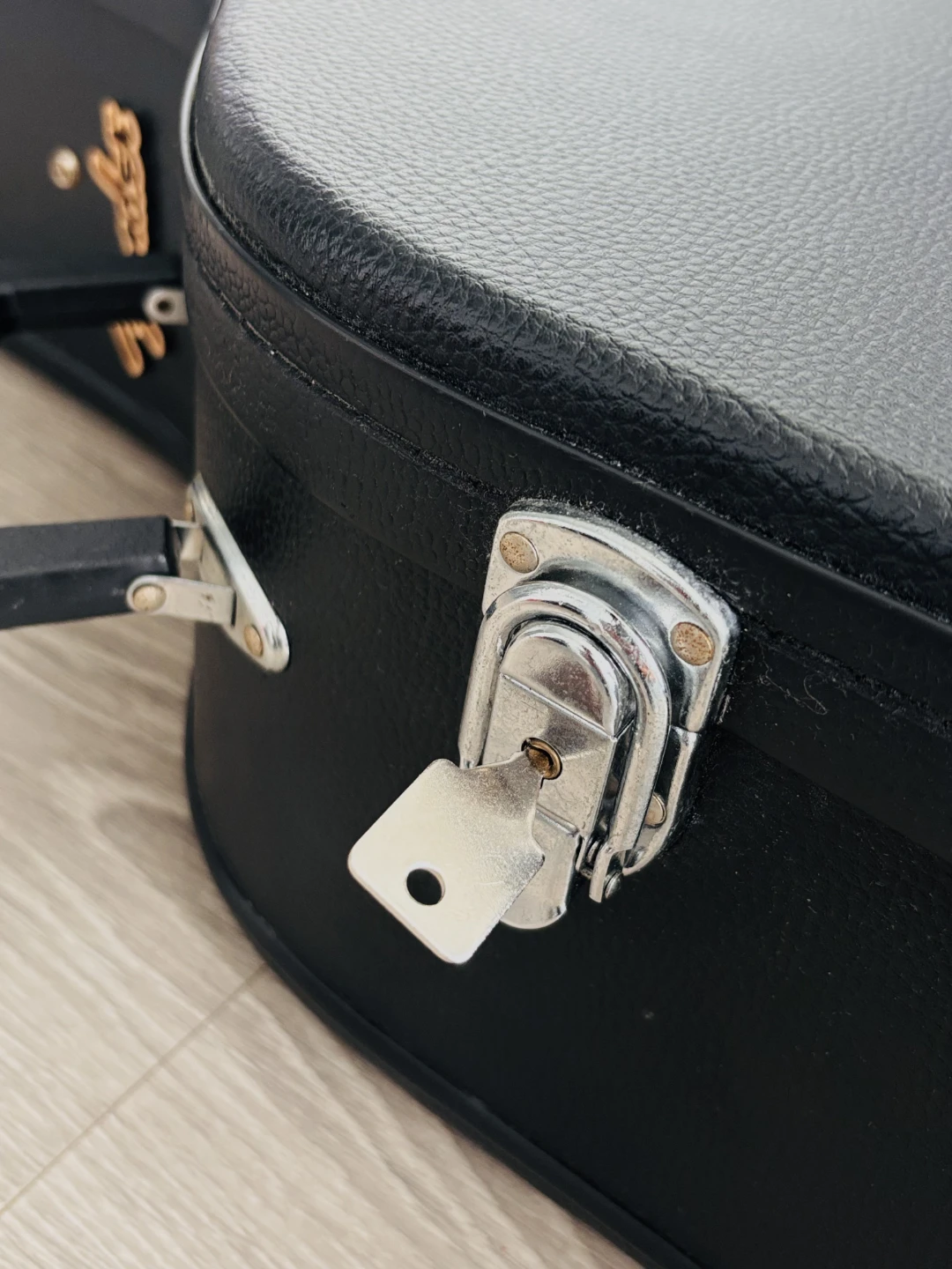 Fender Acoustic Guitar Hardshell Case (with Key) - photo 3