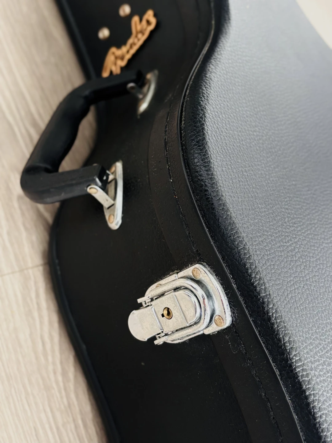 Fender Acoustic Guitar Hardshell Case (with Key) - photo 4
