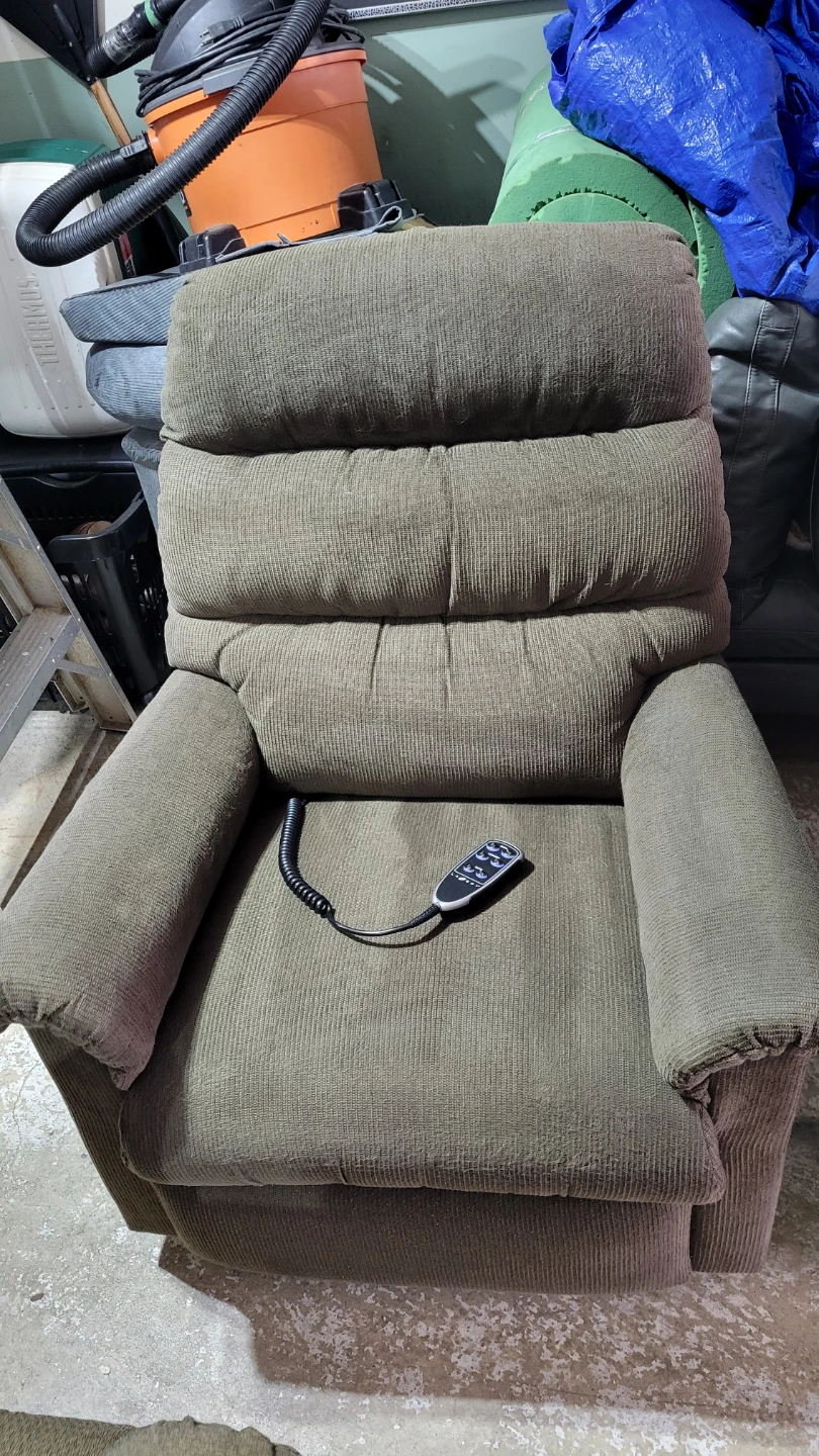 LaZBoy Brand Electronic Rocking Recliner (FREE DELIVERY)