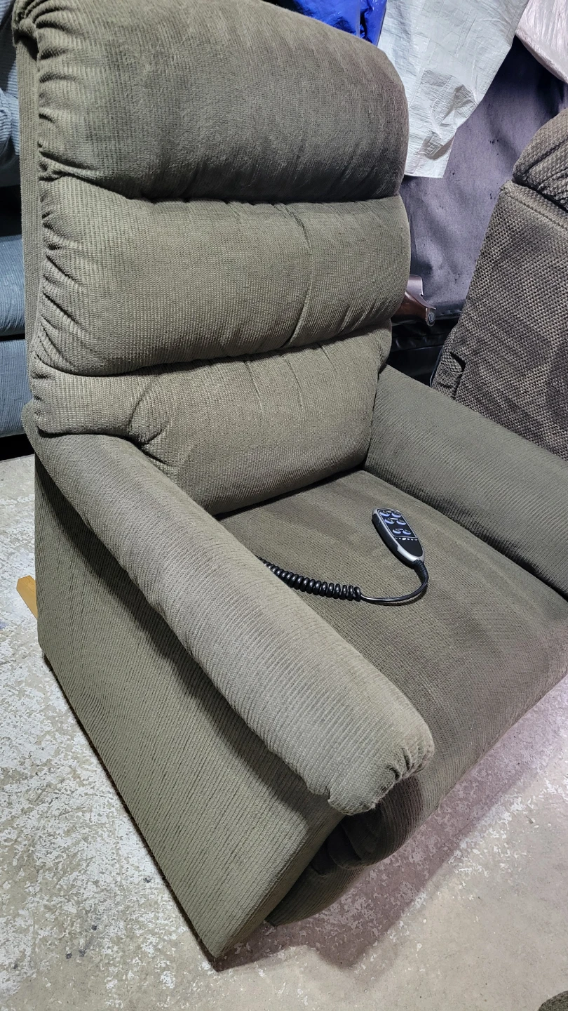 LaZBoy Brand Electronic Rocking Recliner (FREE DELIVERY) - photo 2