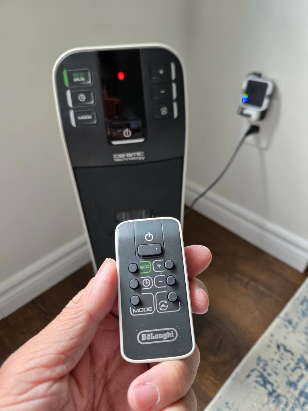 DeLonghi Ceramic Heater with Remote - photo 3