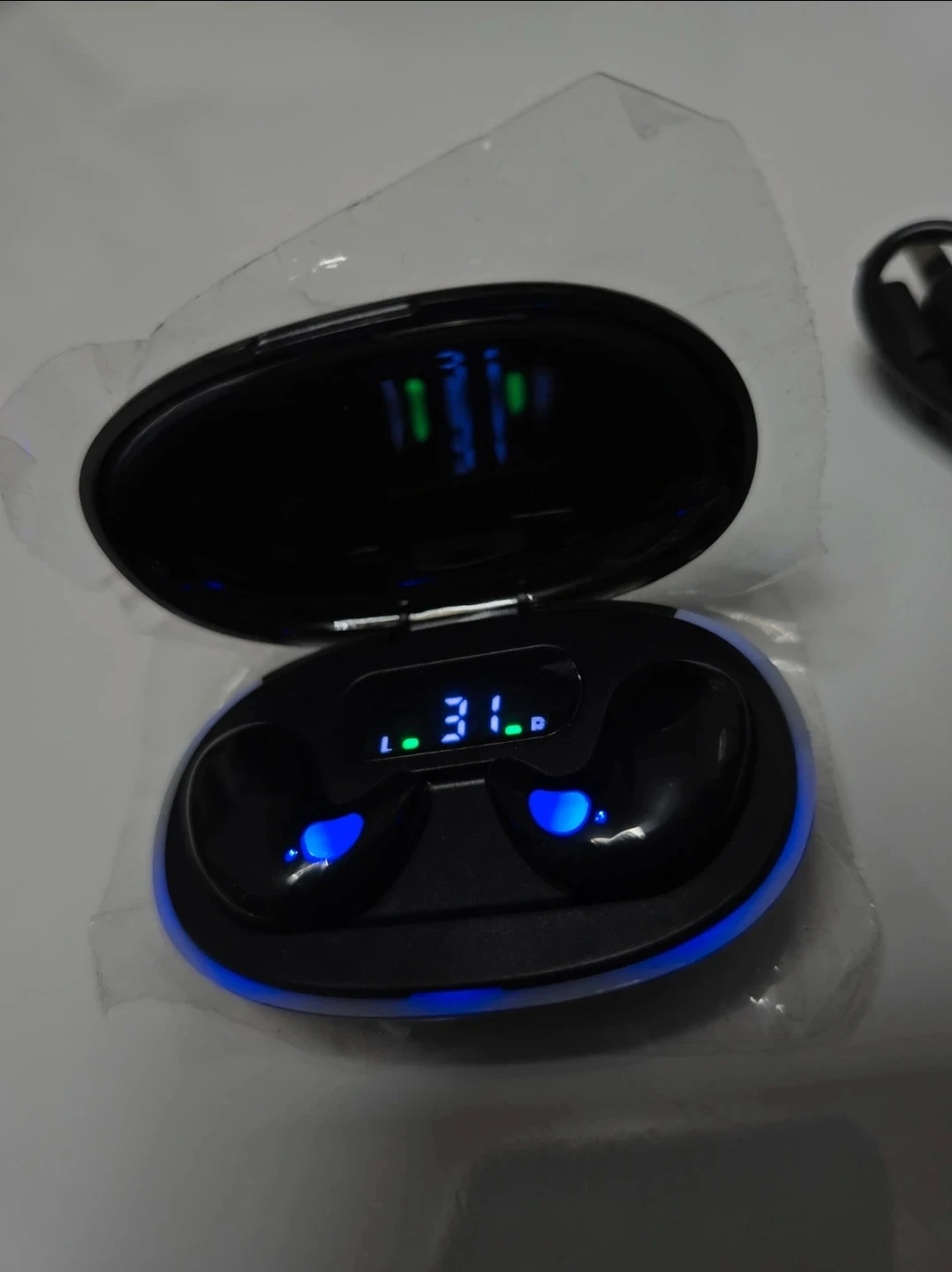 Wireless Earbuds with Charging Case - NEW - photo 4