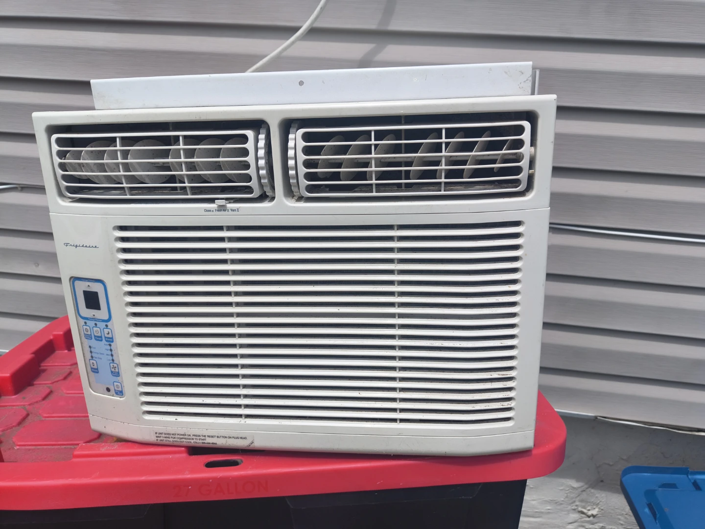 Frigidaire Window Air Conditioner - photo 2