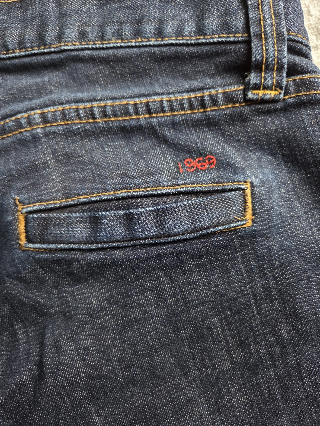 GAP Limited Edition Cropped Jeans 4 Pockets 3-Button Leg Detail - photo 5