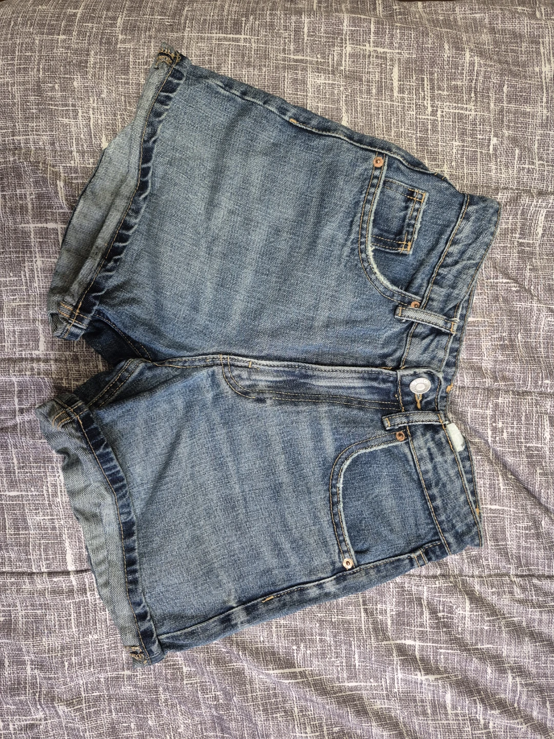 Set of off shoulder Sweatshirt,Zara shorts and free sunglasses - photo 3