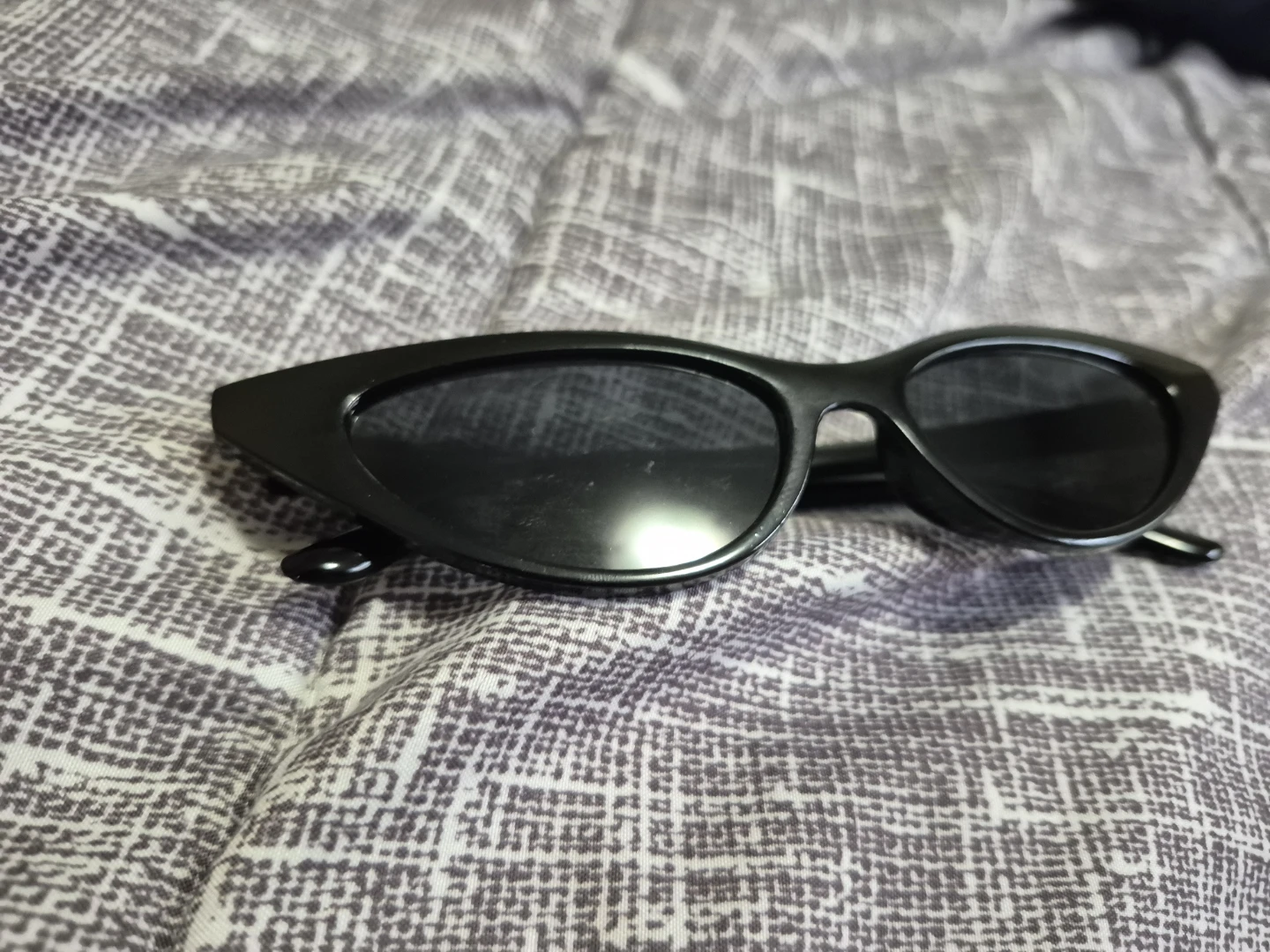 Set of off shoulder Sweatshirt,Zara shorts and free sunglasses - photo 4