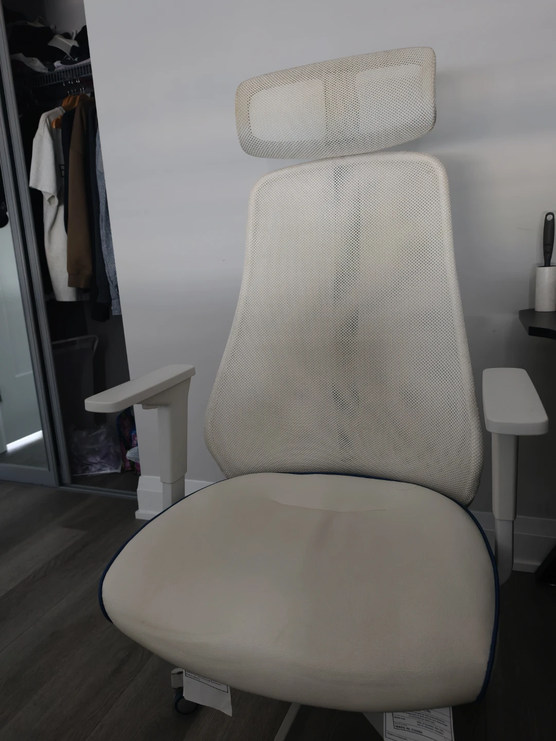 White Ergonomic Office Chair - photo 2