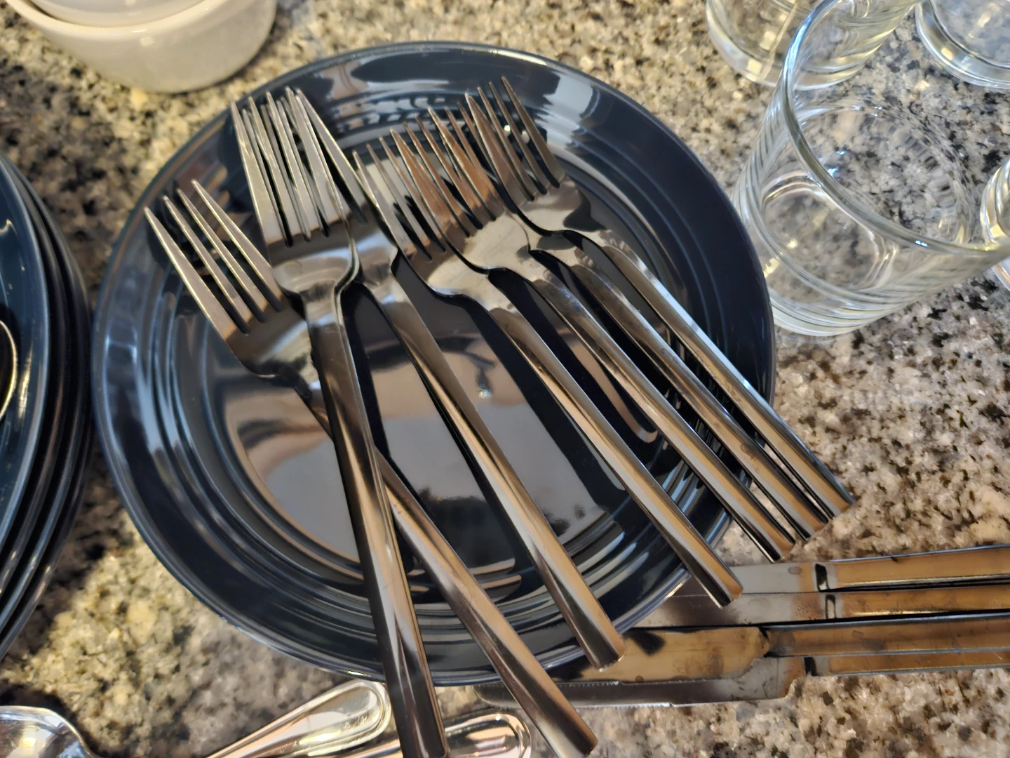Set of plates, bowls, glasses - photo 5