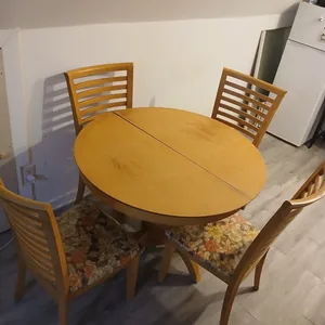 Round Drop Leaf Dining Table and Chairs