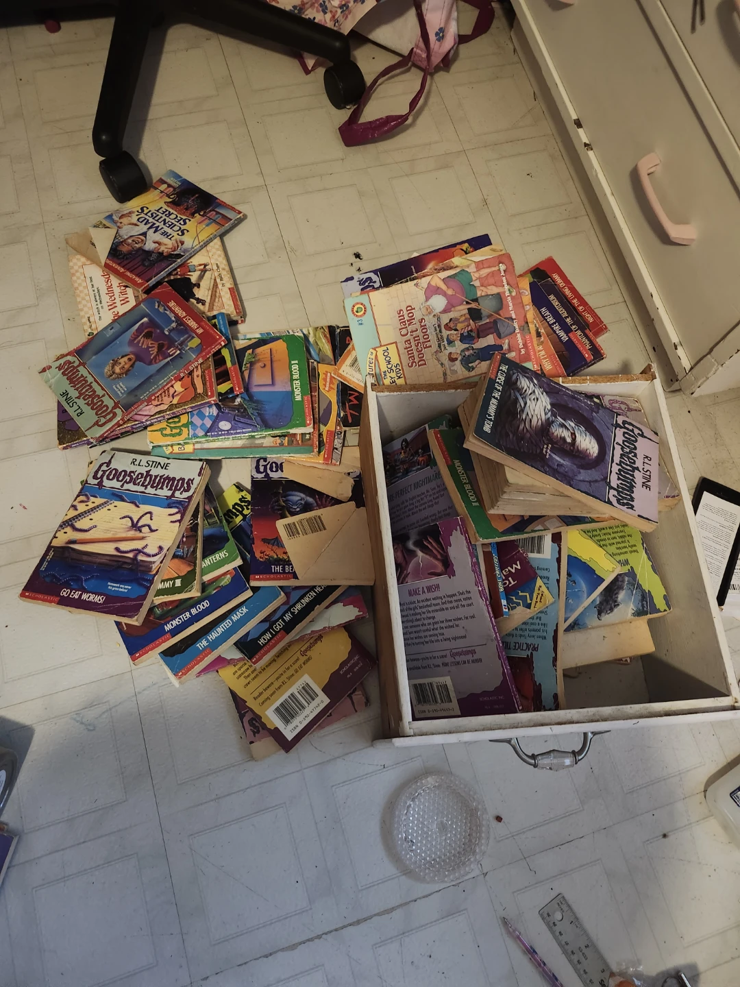 R.L. Stine Goosebumps Book Collection - photo 4