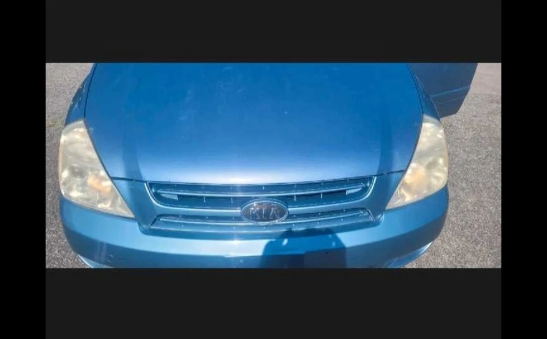 Kia Sedona Minivan - photo 2