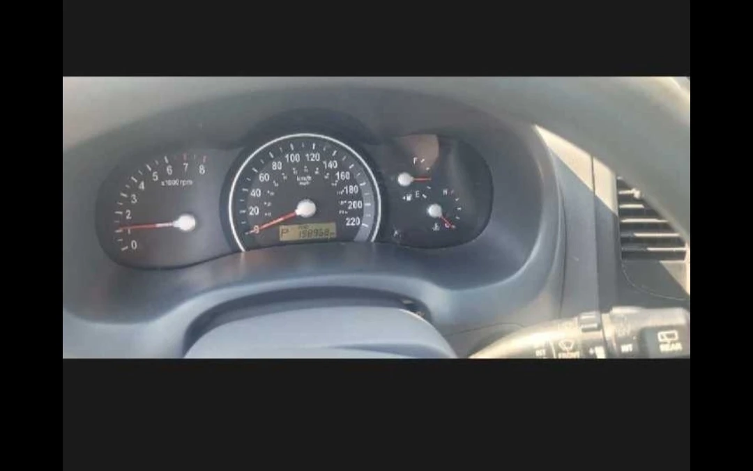 Kia Sedona Minivan - photo 5