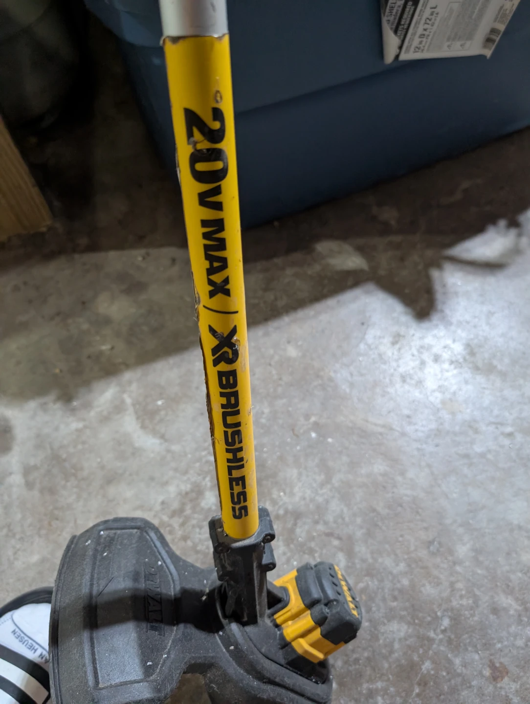 DEWALT 20V MAX XR Brushless String Trimmer DCST920 - photo 2
