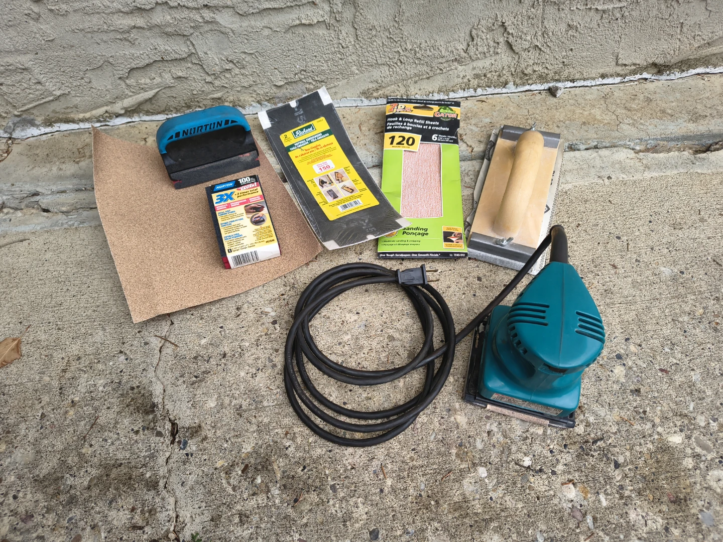 Makita Finishing Sander Model B04510 - photo 2