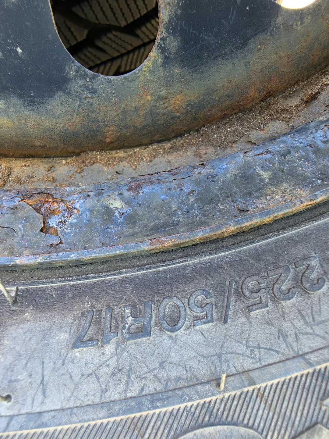 Set of 4 Winter Tires on Rims - photo 2