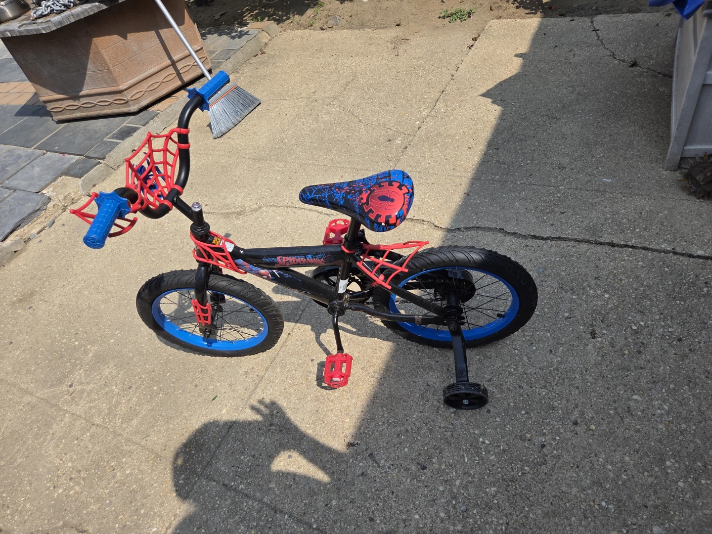 Kids Bicycle with Spider-Man Theme - photo 2