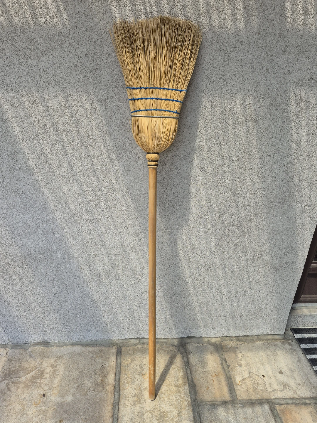 Classic Straw Corn Broom 🧹 - photo 2