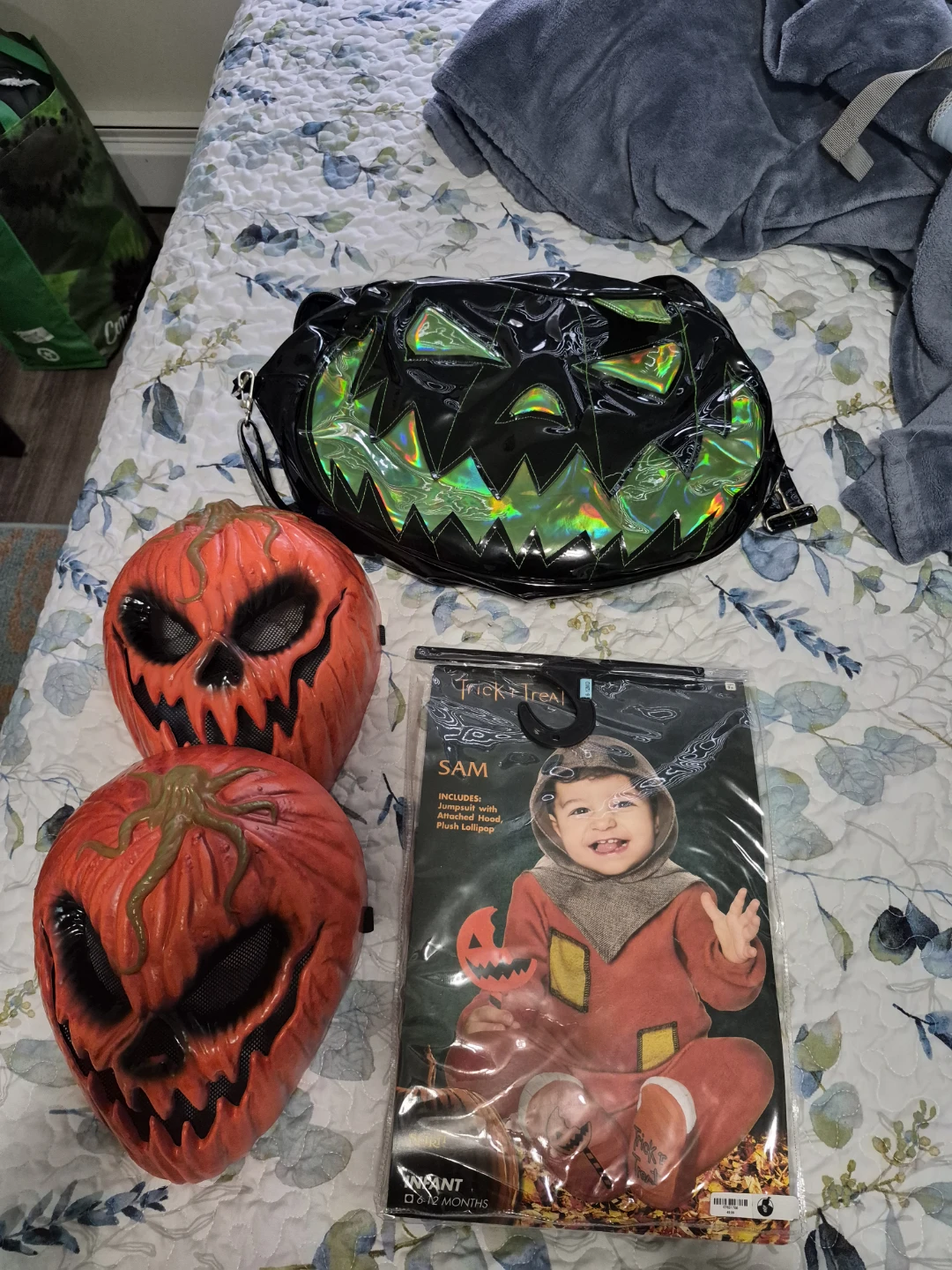 Spirit Halloween Sam Costume & Pumpkin Masks