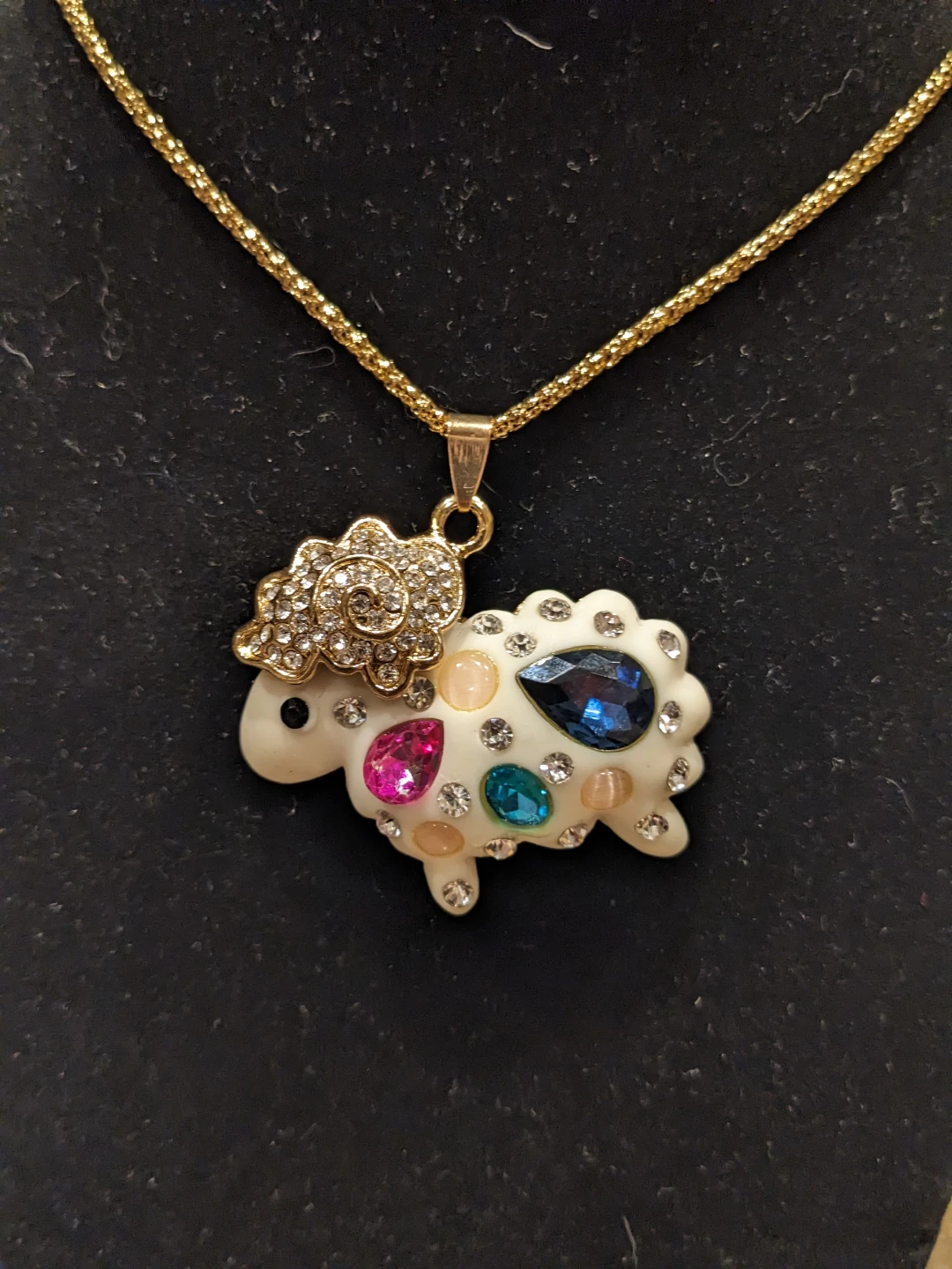 ⚽ Betsey Johnson Gold-tone Sheep Pendant Necklace - photo 2