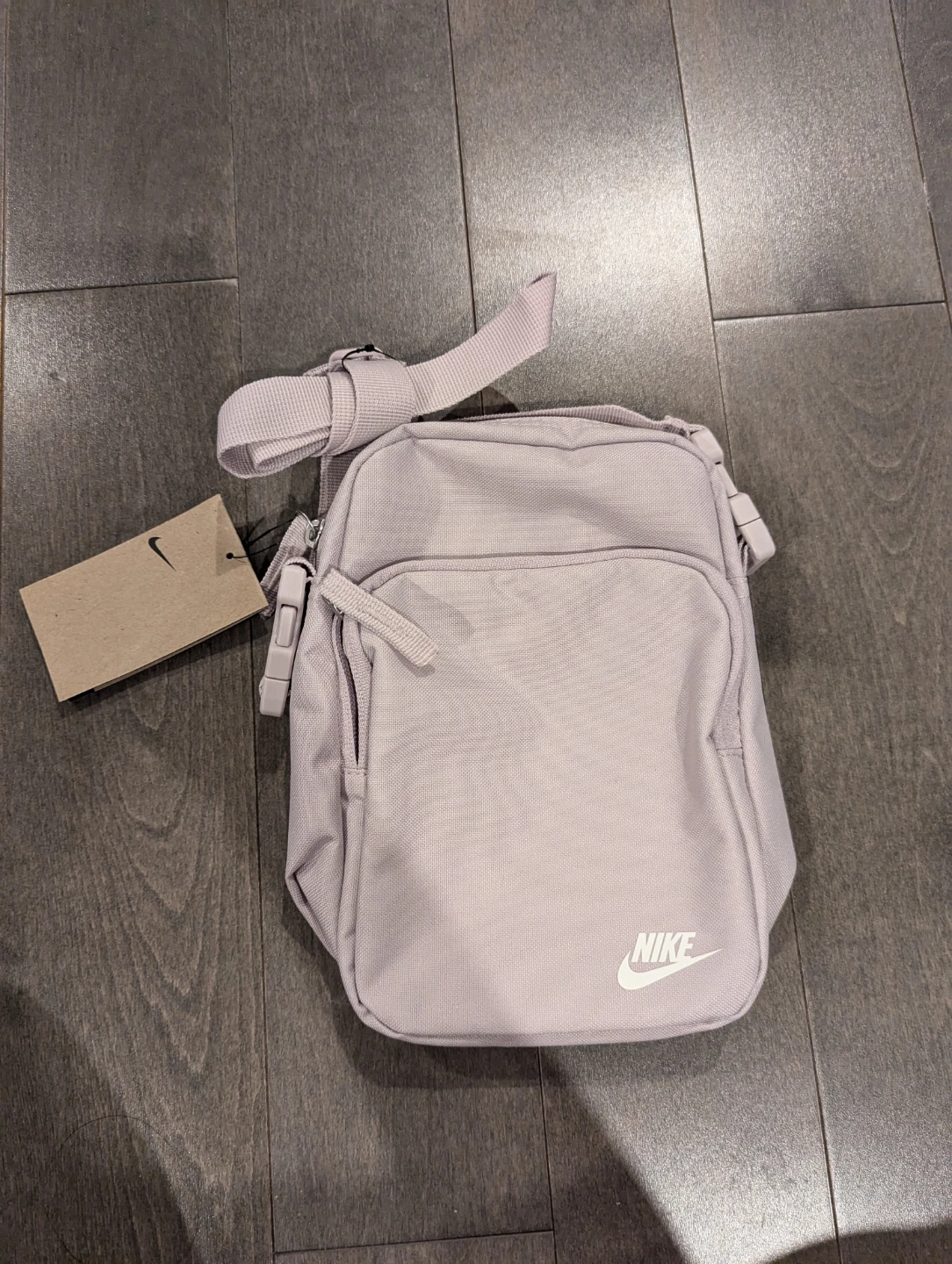 ⚽ BN giftable condition - Nike crossbody bag lilac 4L