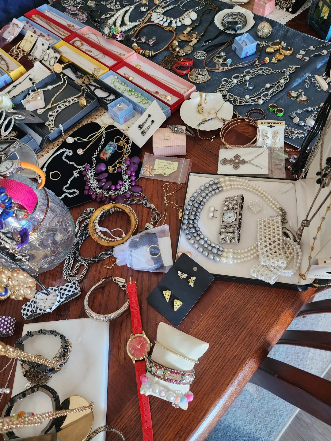 Assorted costume jewelry collection - photo 4