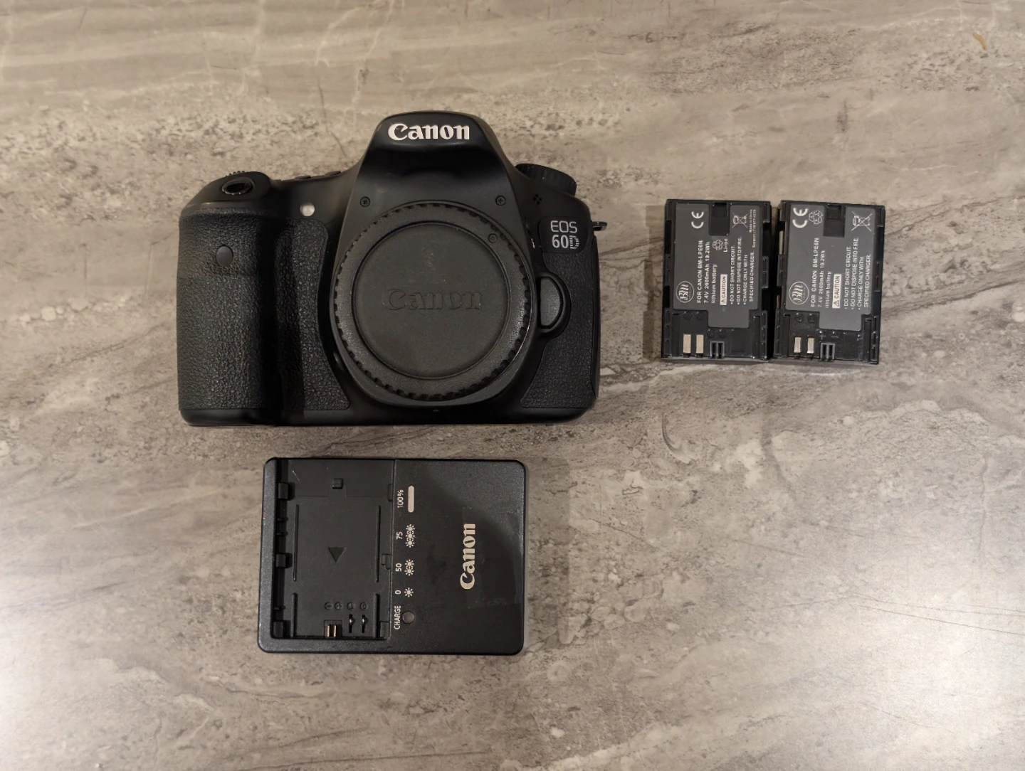 Canon EOS 60D DSLR Camera with 2 Batteries and Charger