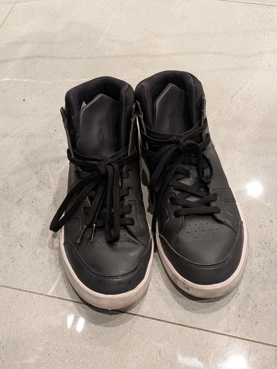 ON The Roger Advantage Mid-Top Sneakers - photo 3