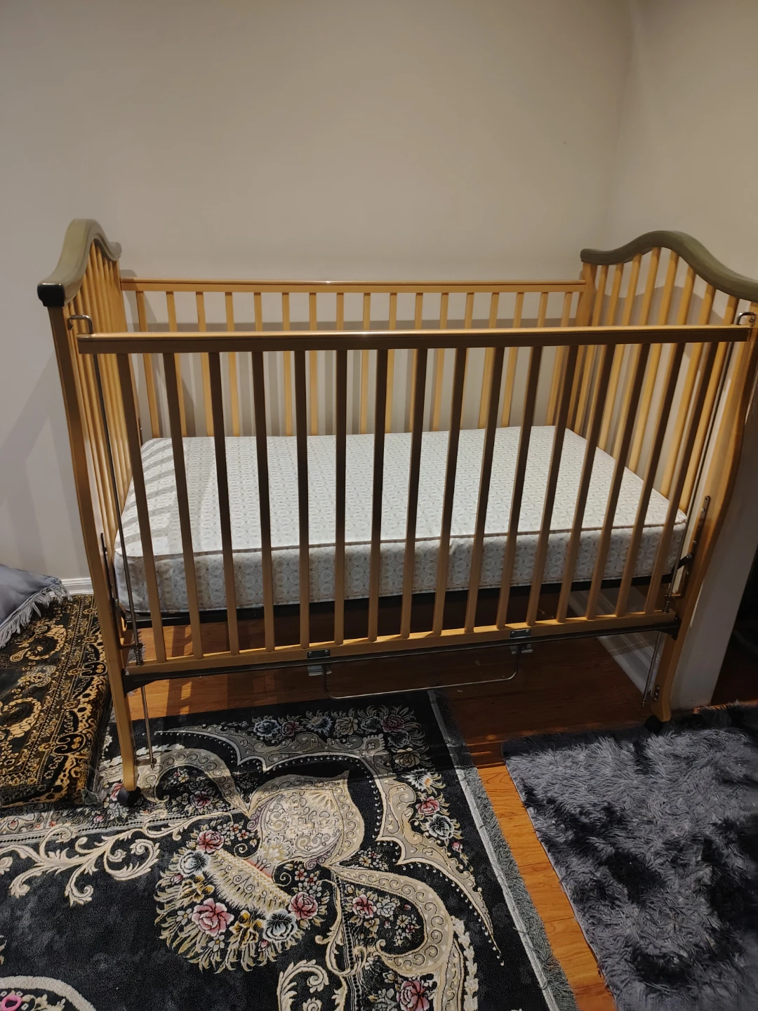 Wooden Baby Crib with Mattress