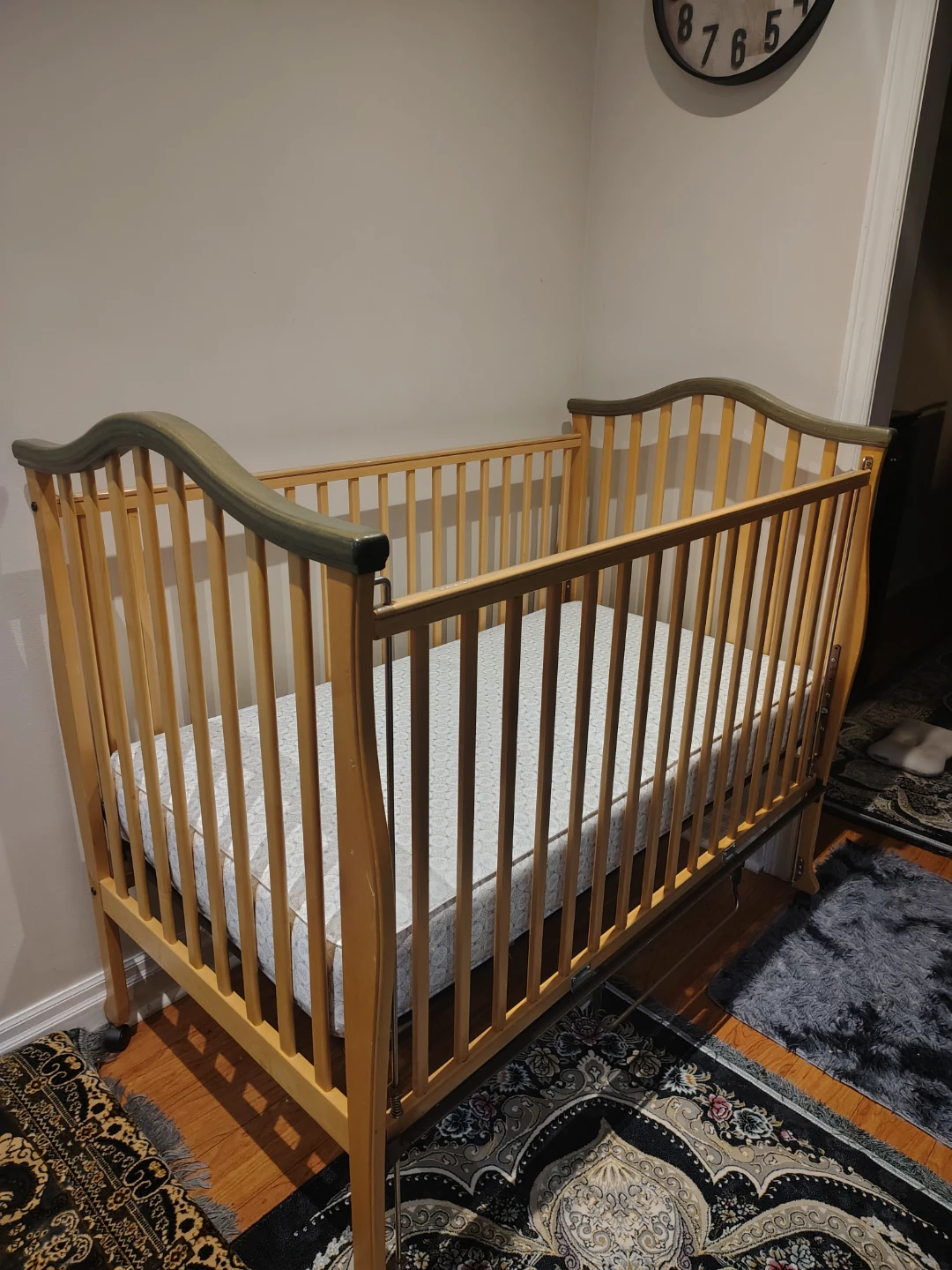 Wooden Baby Crib with Mattress - photo 3
