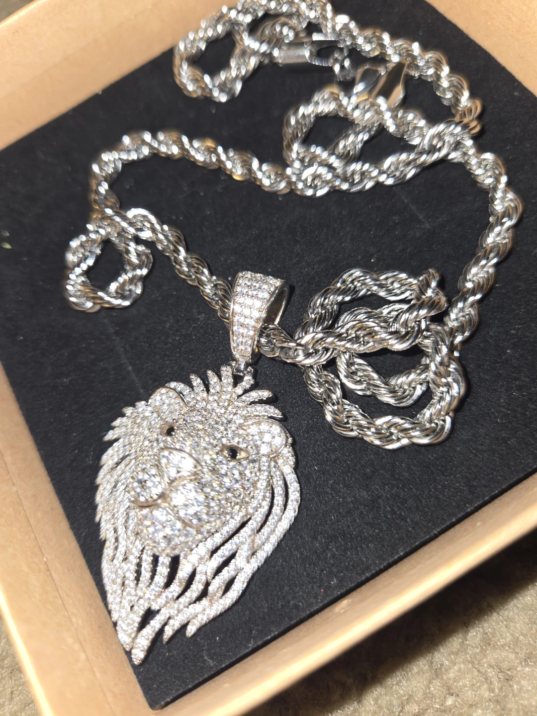 Rhinestone Lion Head Pendant Necklace - photo 2