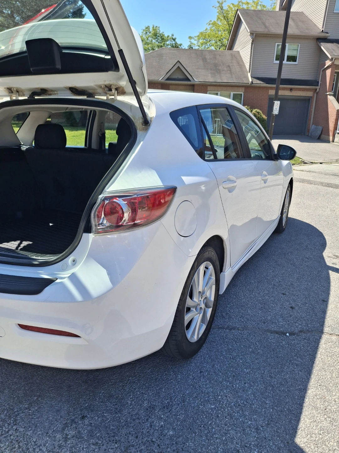 White Mazda 3 Hatchback - photo 4