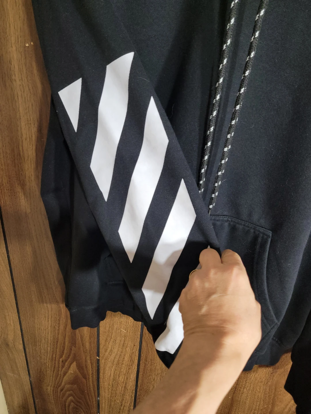 OFF-WHITE" Black Diagonal Stripe Hoodie - photo 4