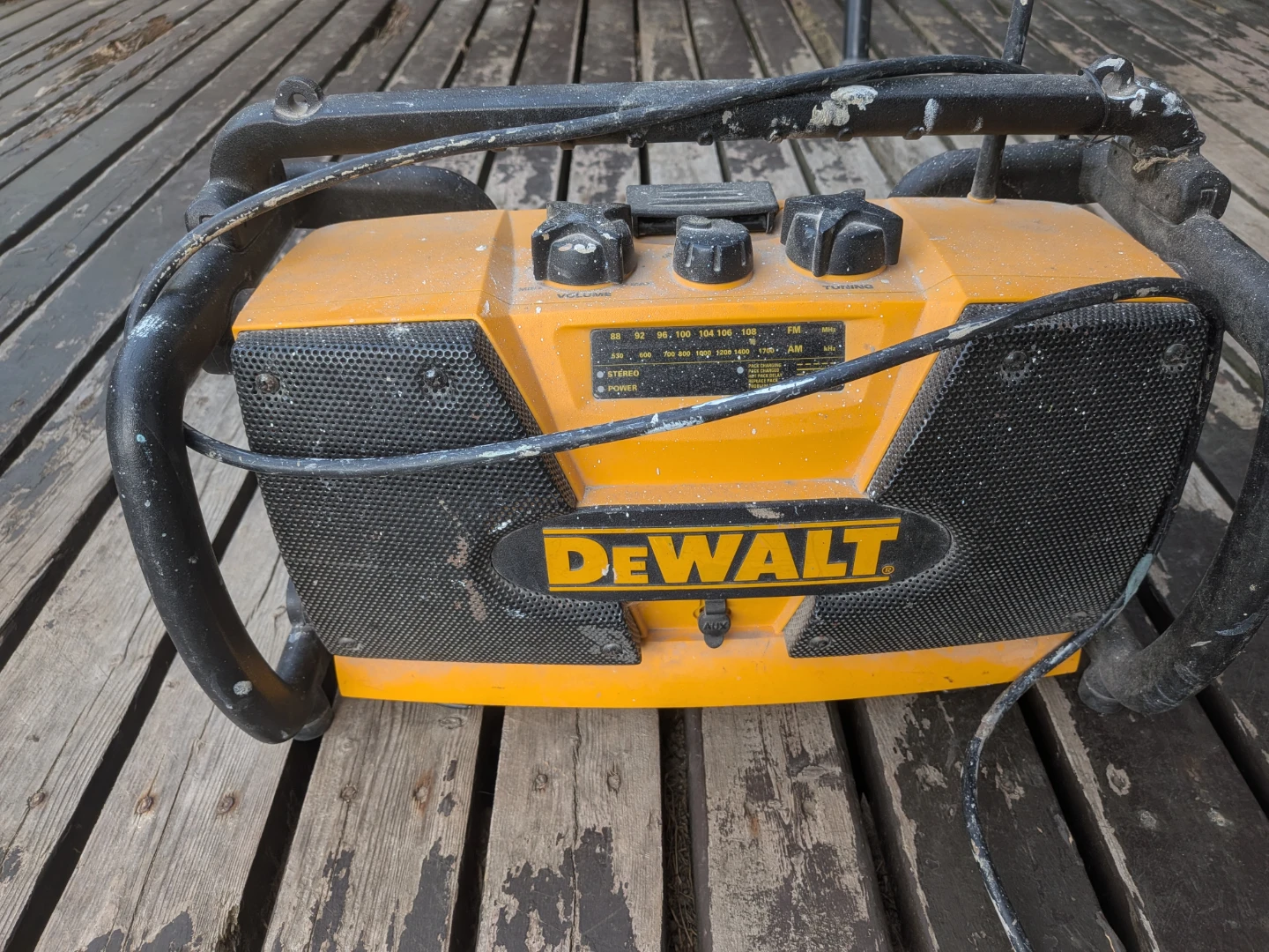 DEWALT DW911 Work Site Radio/Charger