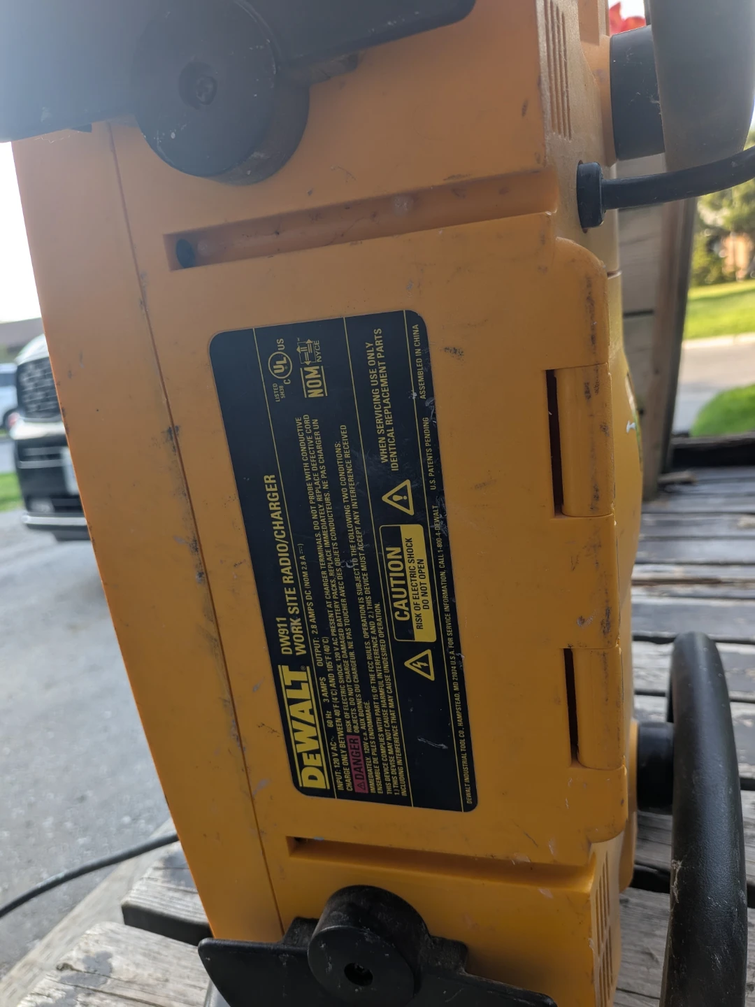 DEWALT DW911 Work Site Radio/Charger - photo 5