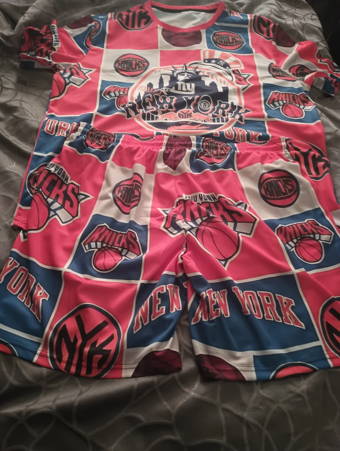 New York Knicks Graphic T-Shirt and Shorts Set - photo 2