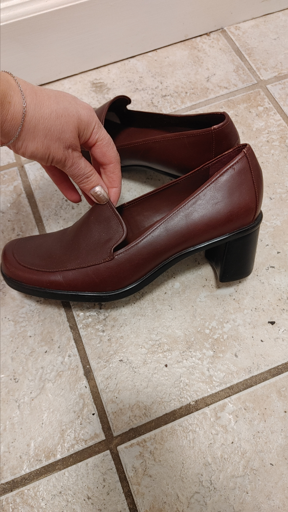 Women's Brown Leather Shoes size 8.5 - photo 2