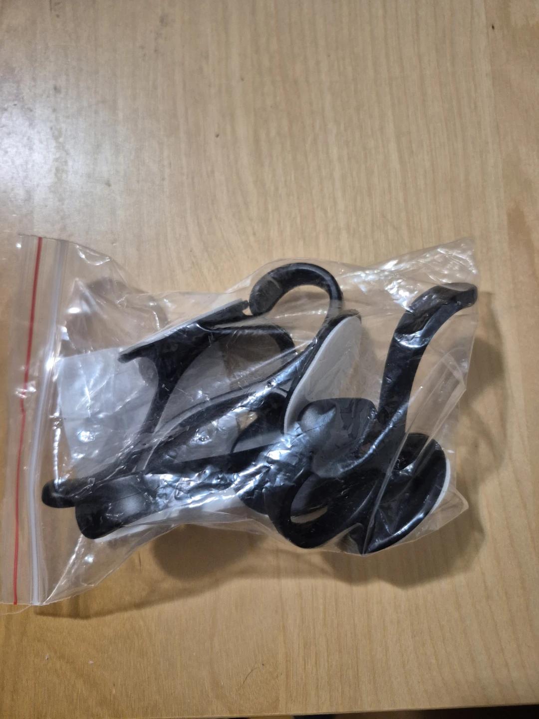 BNIP)4 Pack of  Multi-Purpose black mount hooks - photo 2