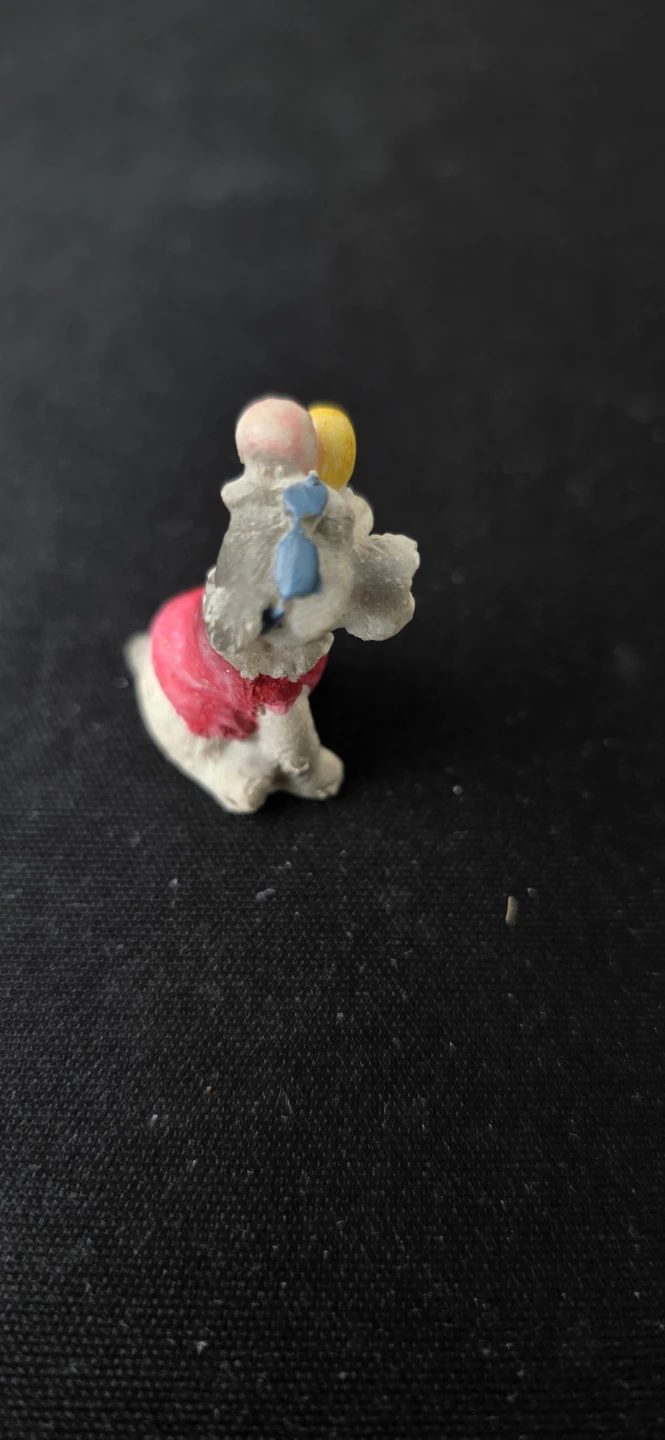 Small Dog Figurine with Balloons - photo 3