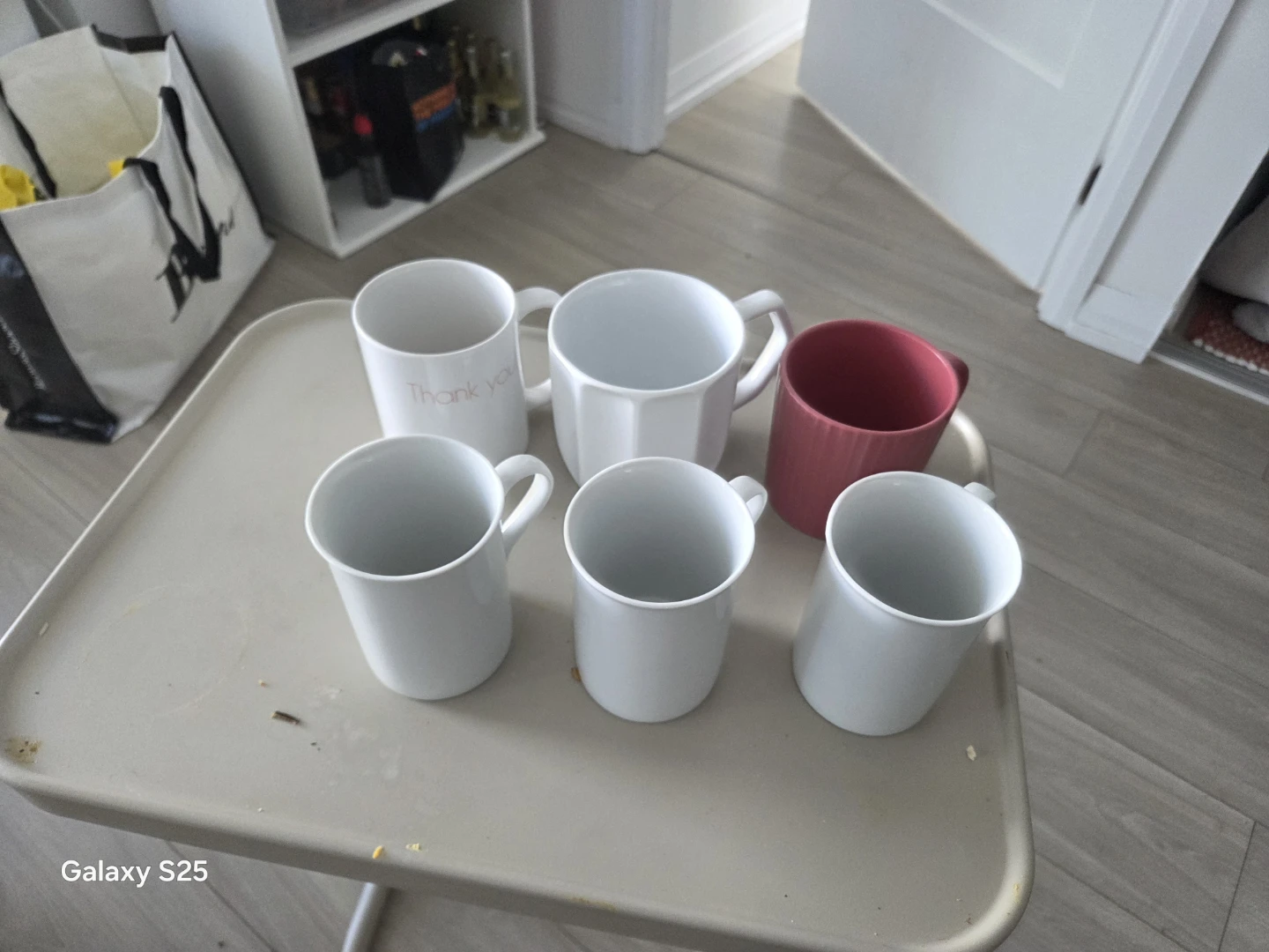 Set of 5 Mugs (1 Pink, 4 White) - photo 2