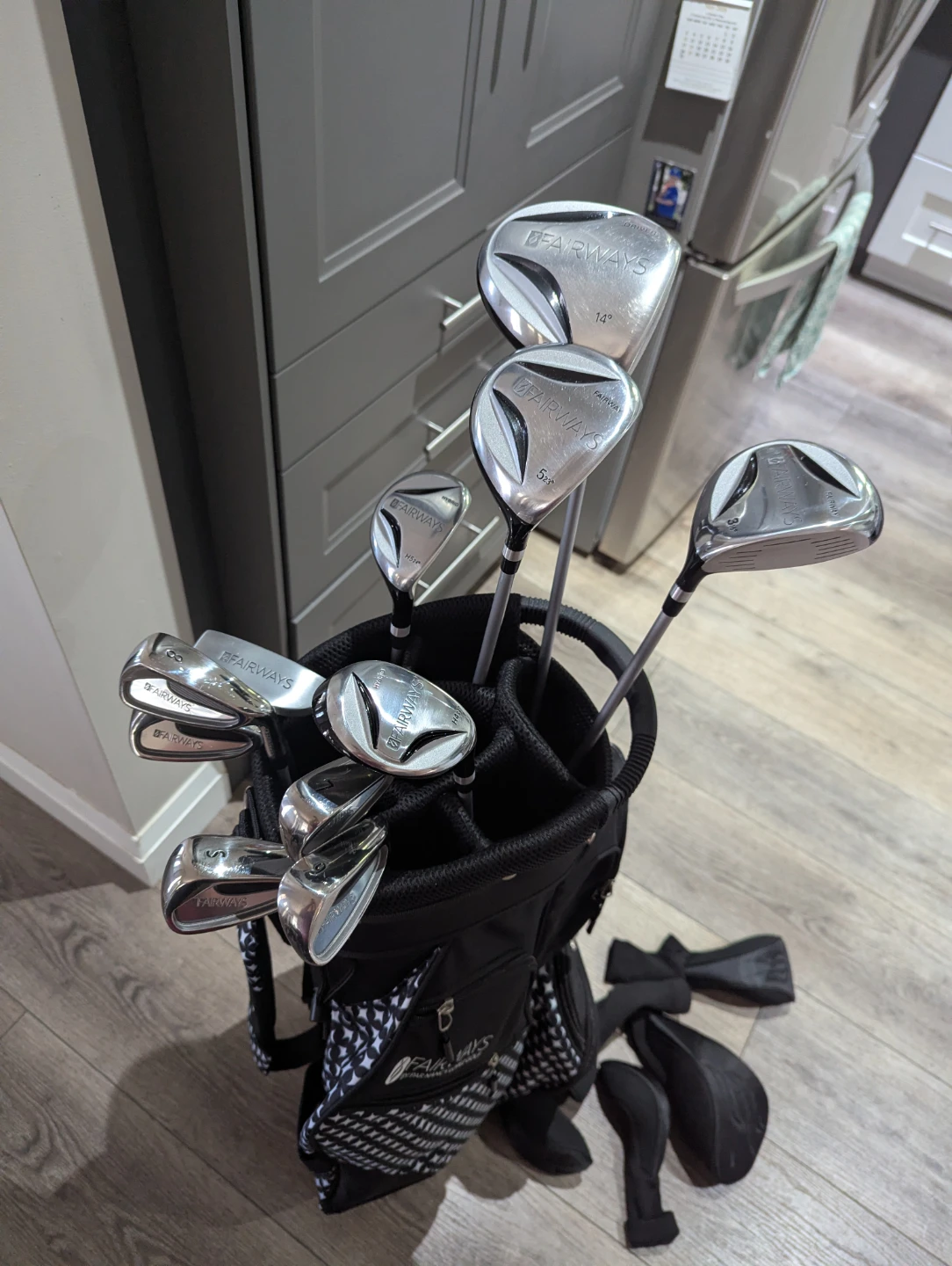 Golf clubs. Ladies RH graphite like new - photo 3