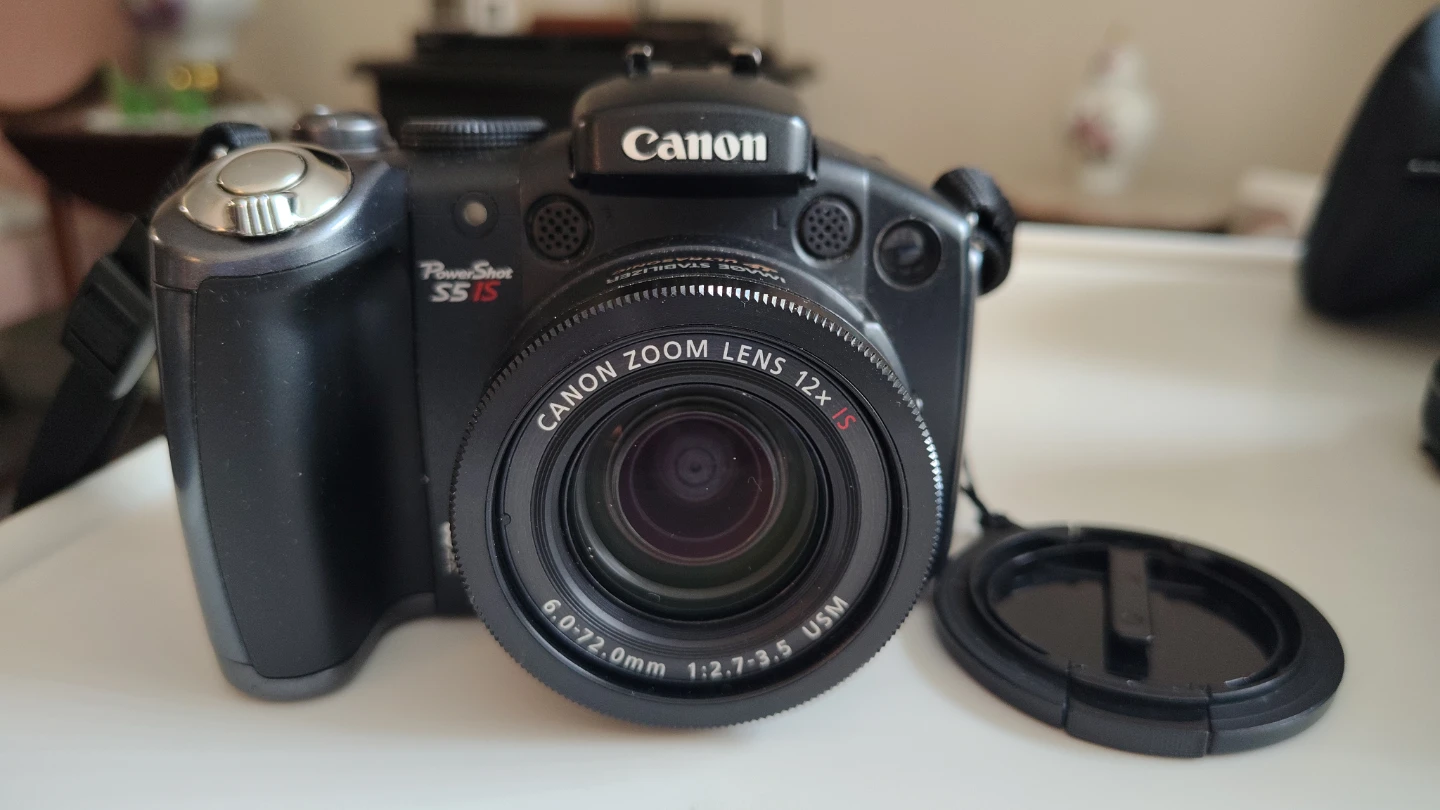 Vintage Canon PowerShot S5 IS Bundle