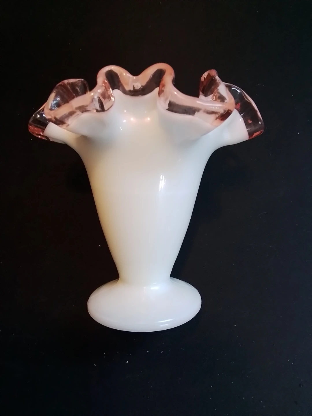 Vintage 1940s Fenton Rose Crest White Milk Glass Trumpet - photo 3