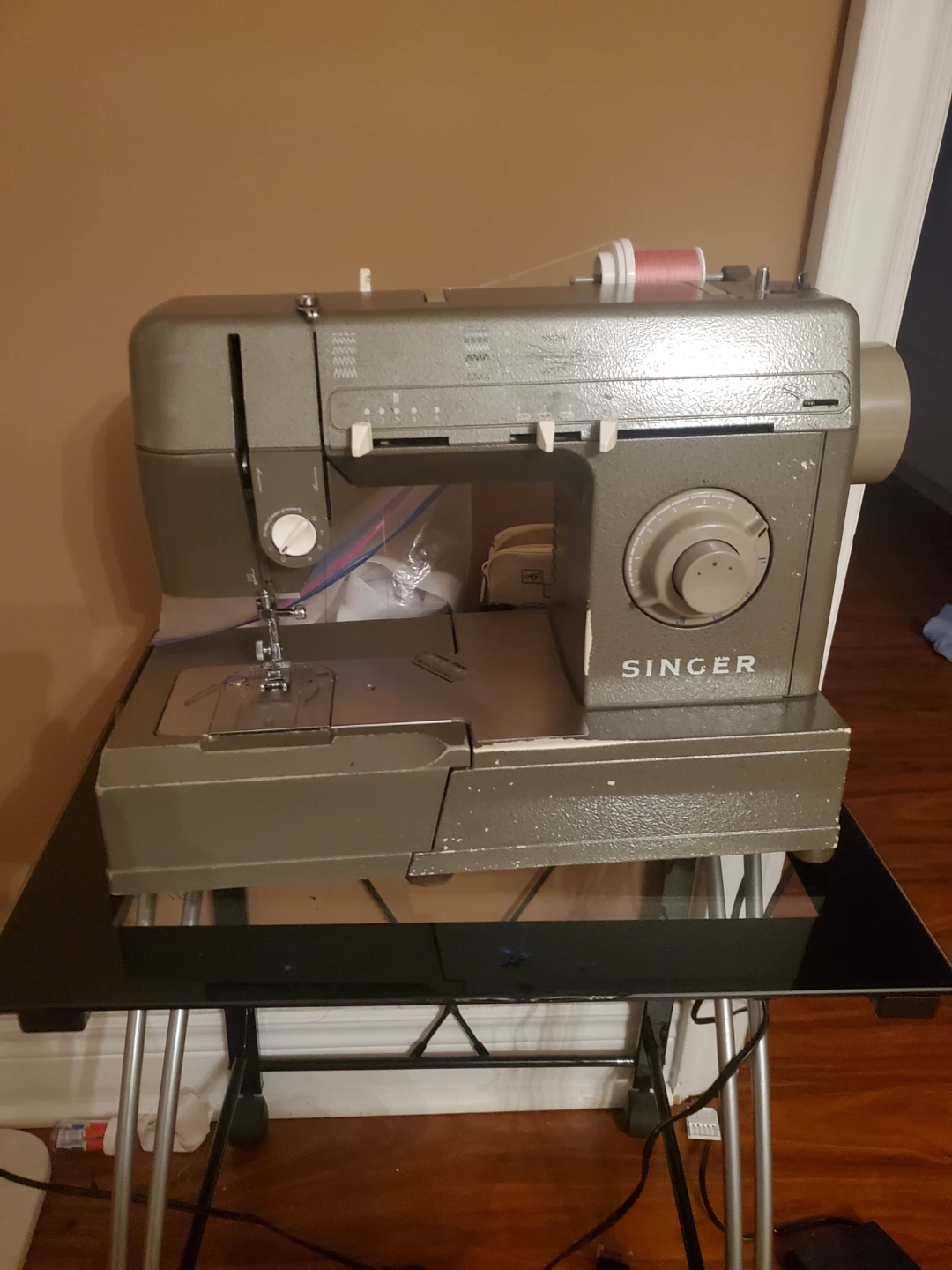 Singer Sewing Machine - photo 2