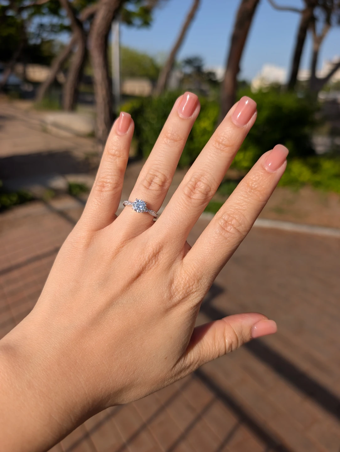 💍 1CT Round Cut Moissanite Twisted Band Ring (Sizes 5-8) - photo 3