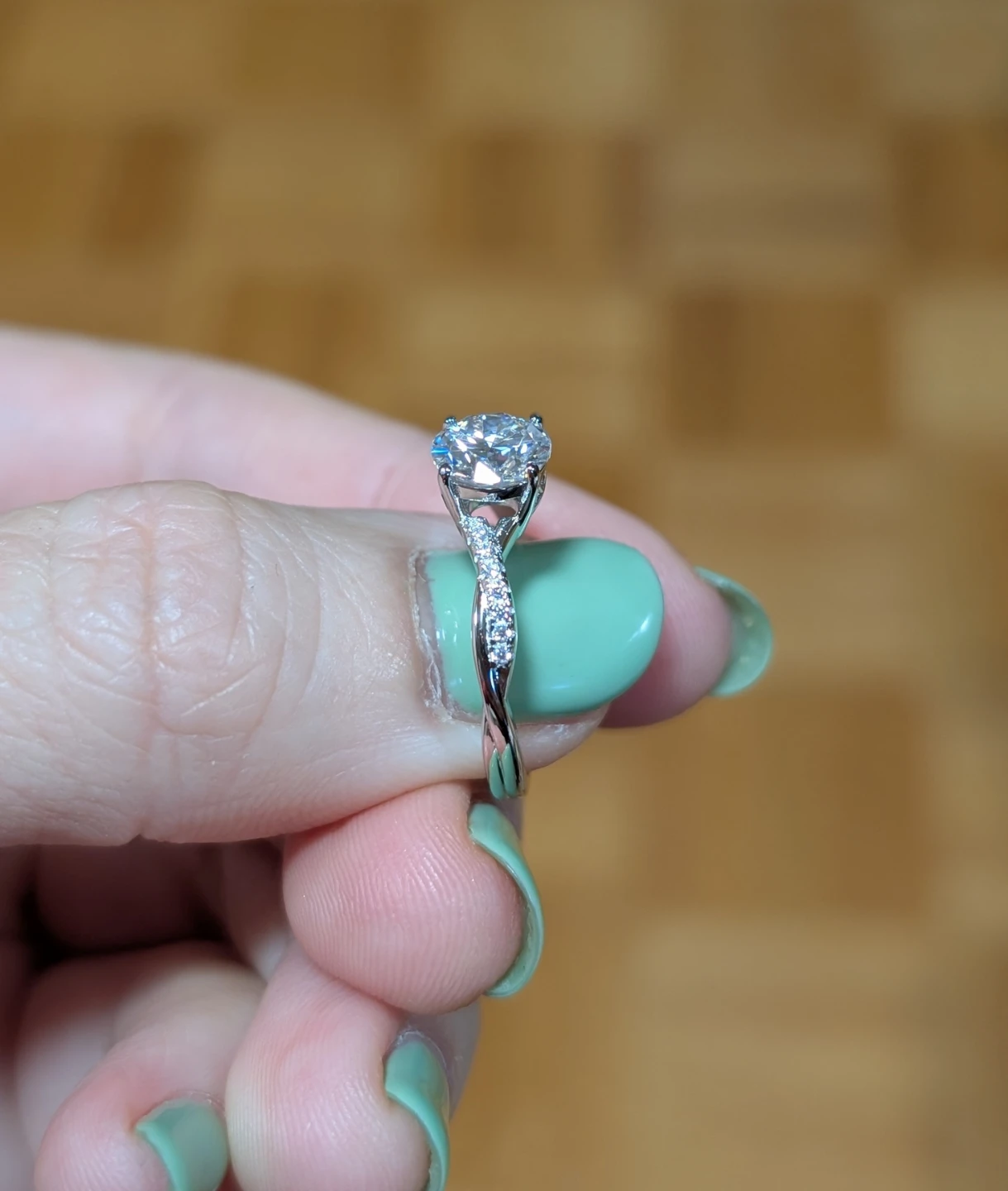 💍 1CT Round Cut Moissanite Twisted Band Ring (Sizes 5-8) - photo 4