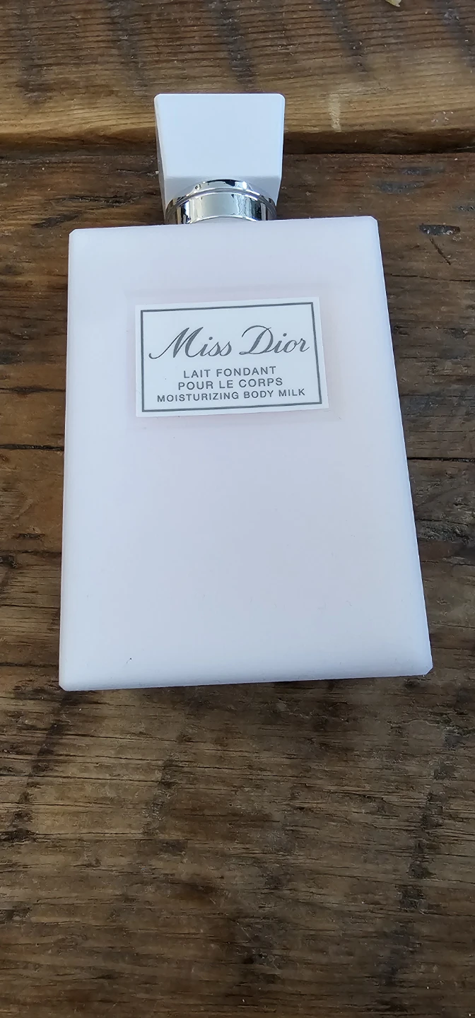 Miss Dior Moisturizing Body Milk