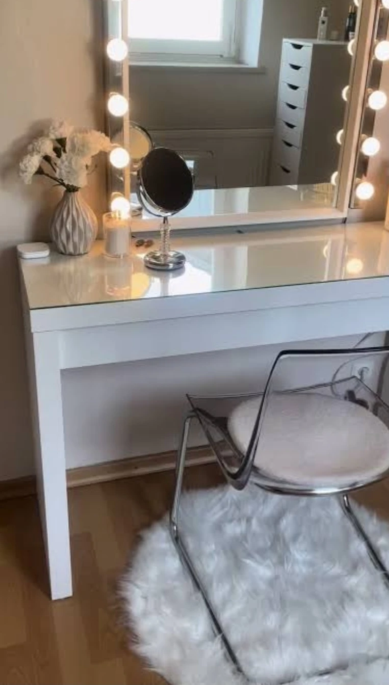 Vanity table plus chair    mirror not included - photo 3