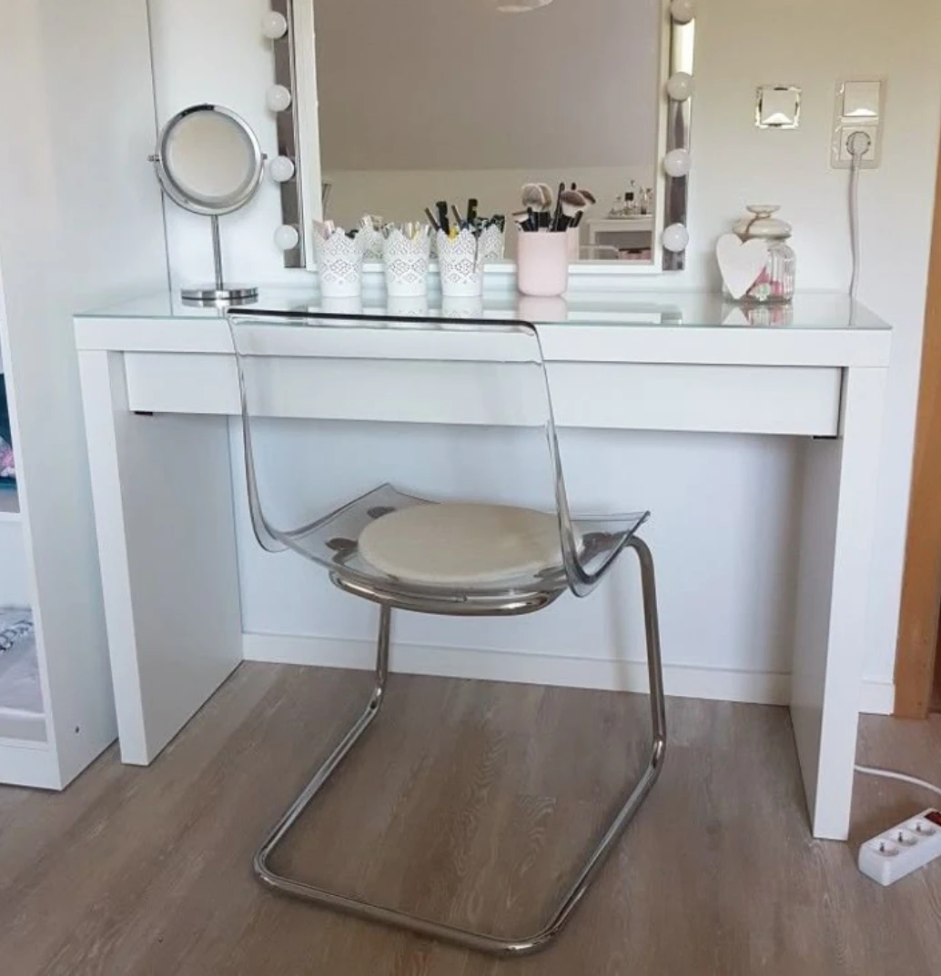 Vanity table plus chair    mirror not included - photo 4