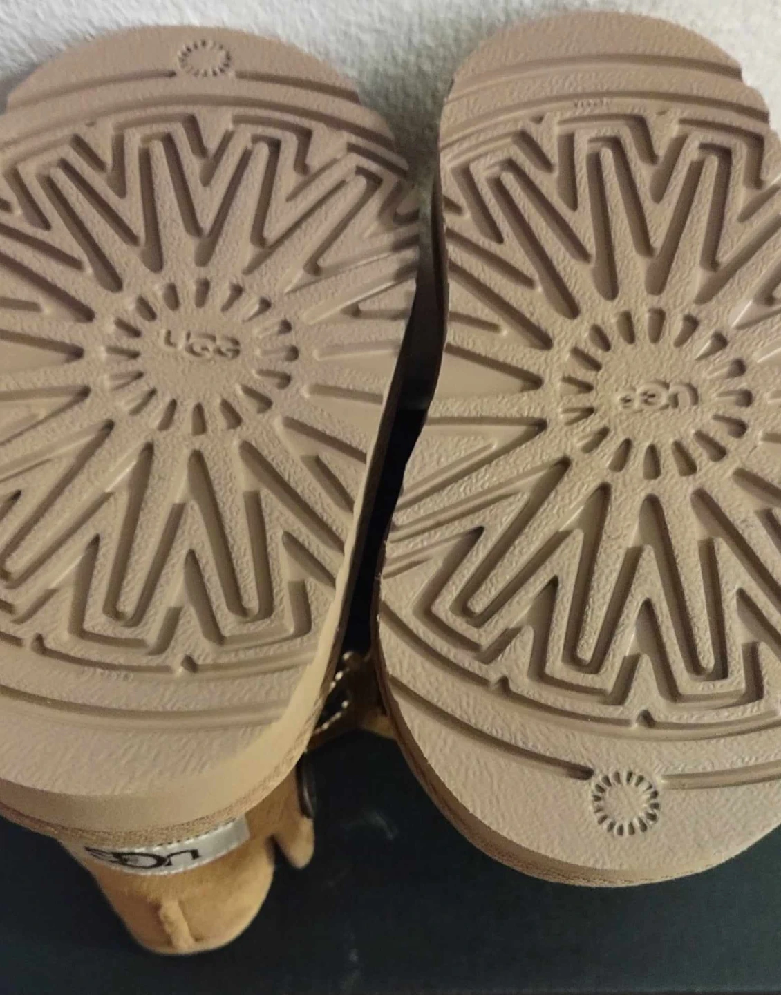 UGG Kids' Boots size 6c - photo 4